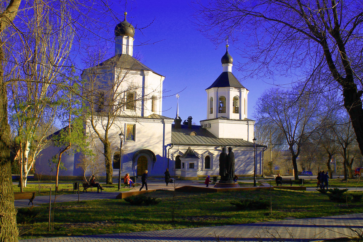 Храм в городском сквере - Павел Чернов