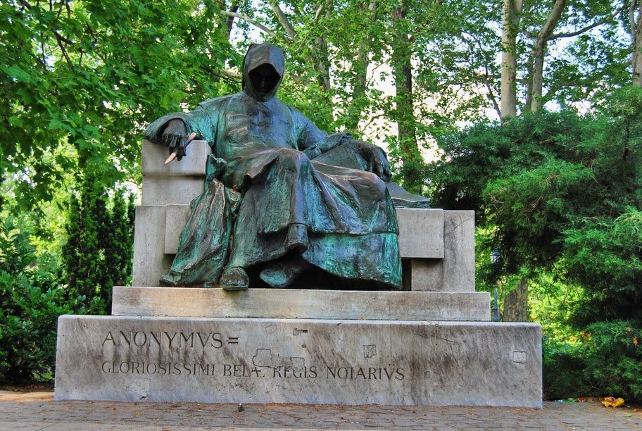 Памятник Анонимусу. Будапешт, Венгрия. - Инна C
