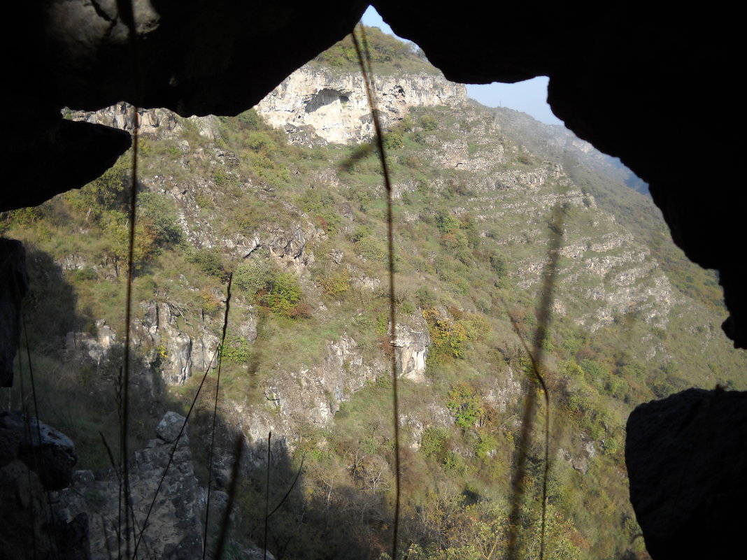 Вид с монастыря Пиргебули на пещеры - Arusia Davrisheva