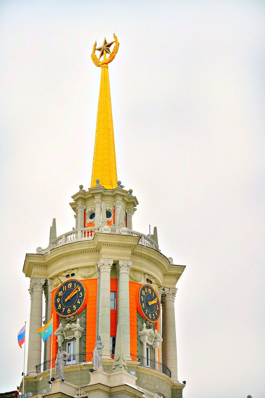 Башня здания горсовета в Екатеринбурге. - Михаил Столяров