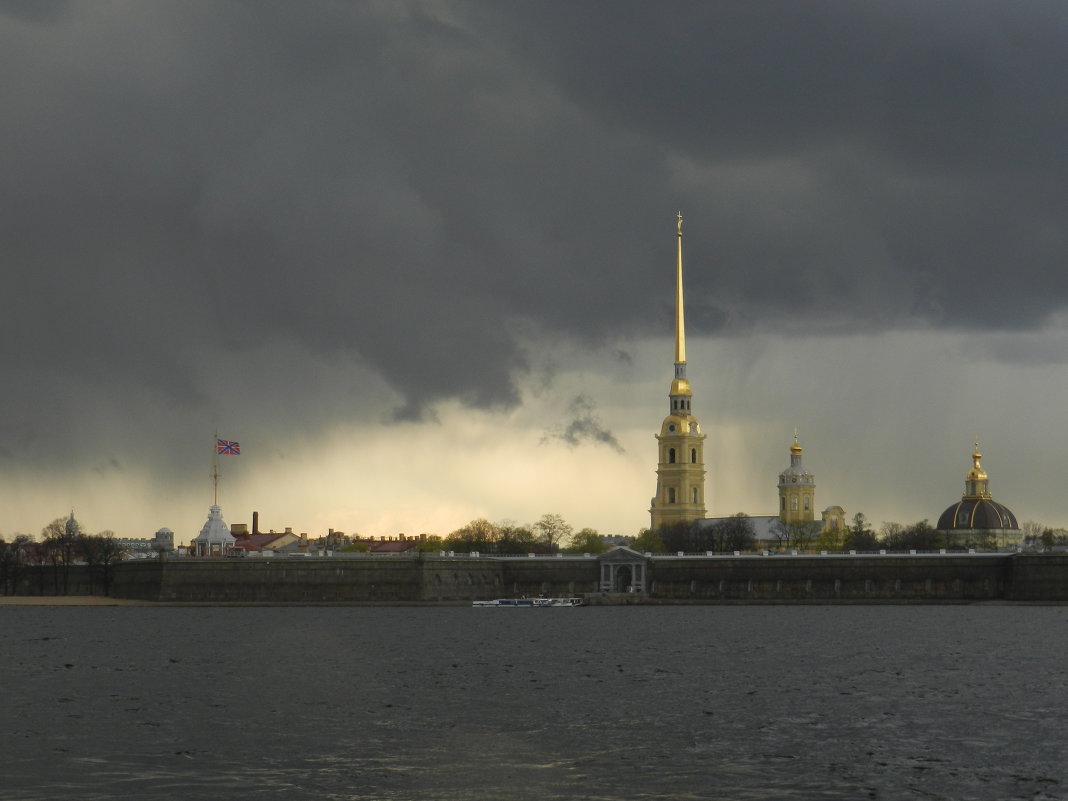 В Петербурге сегодня гроза... - Наталья Левина