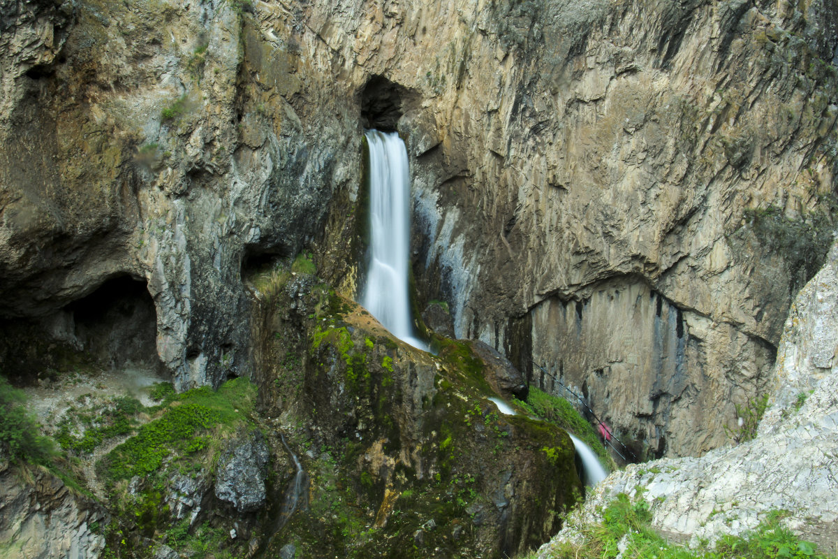 Водопад девичьи слезы Киргизия