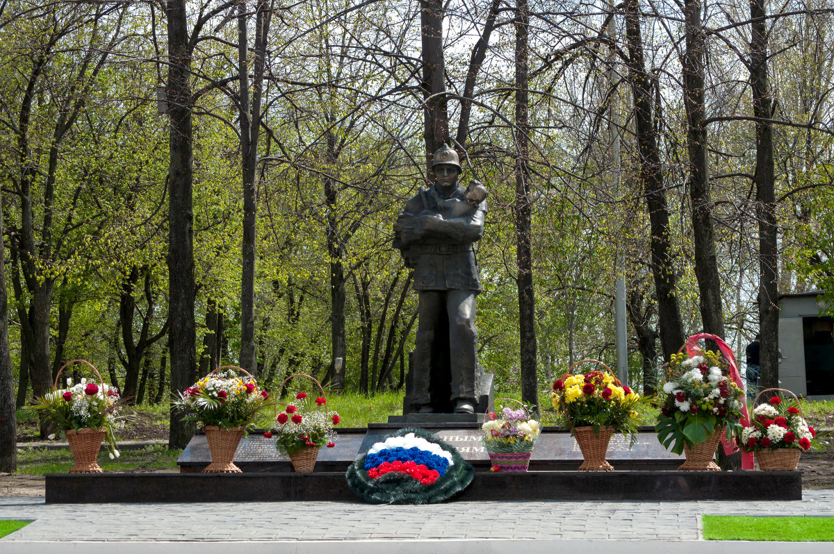 памятник пожарным и спасателям - Мария Данилейчук