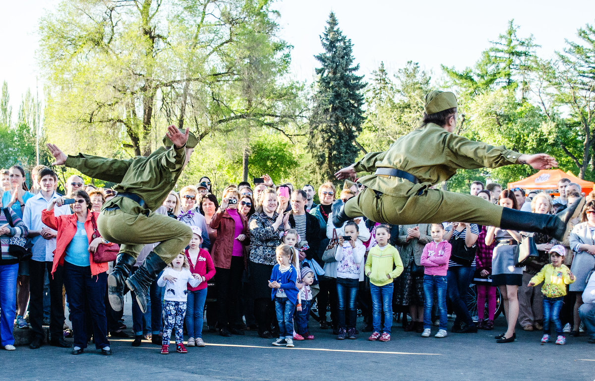 бравые парни - елена брюханова