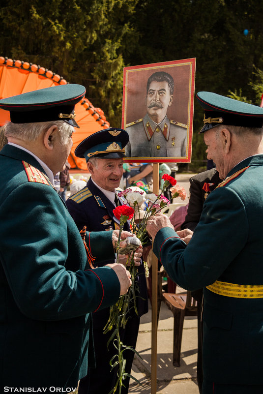 День Победы, г. Дубна, Братские могилы - Станислав Орлов