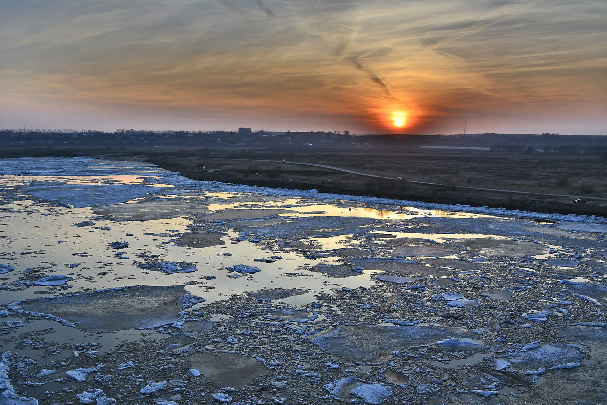 ледоход на фоне заката 2014 - Алексей -