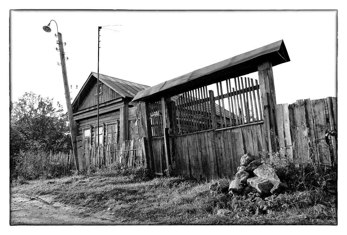 старые ворота старого дома  (из серии каширские закоулки) - Сергей Демянюк