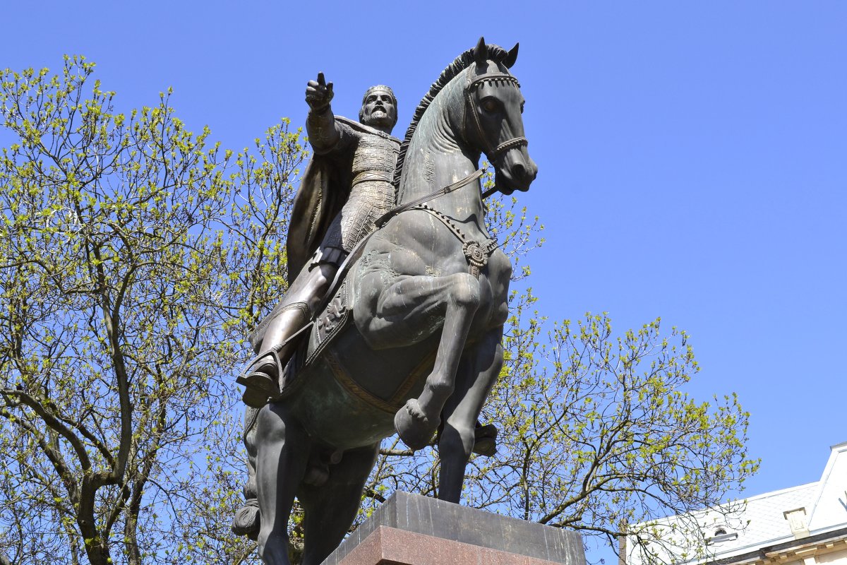 Памятник королю Данилу - Никита Мяу