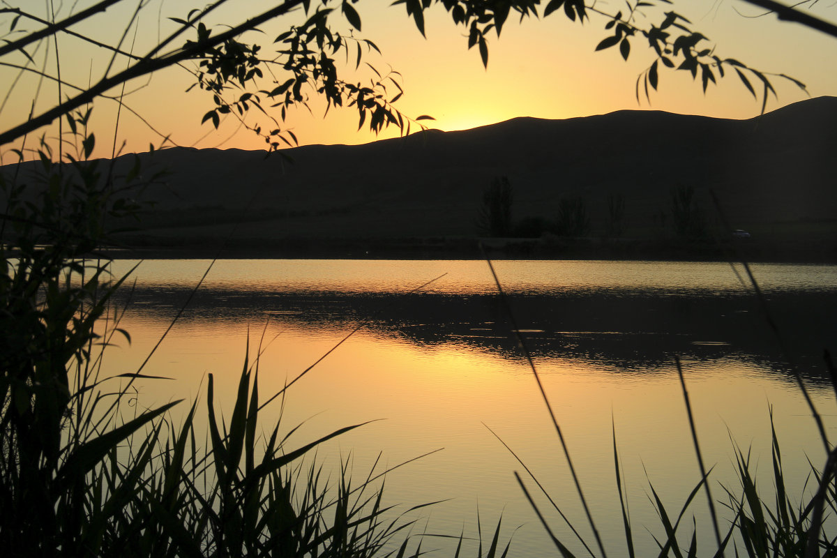 Закат на Караванском озере*** - Uson Toktosunov