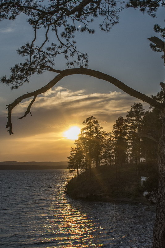 sunset over the lake - Dmitry Ozersky