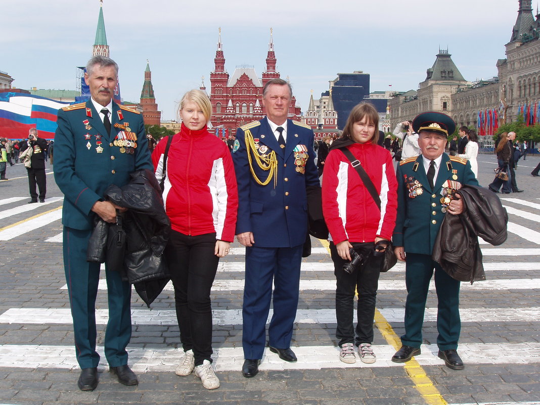 На  Красной  площади после  Парада  Победы - Валерий 