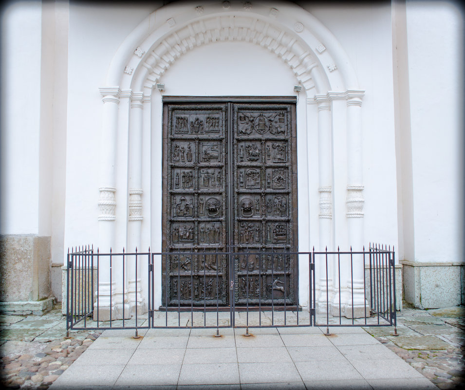 Великий Новгород. Магдебургские врата Софийского собора - Евгений Никифоров