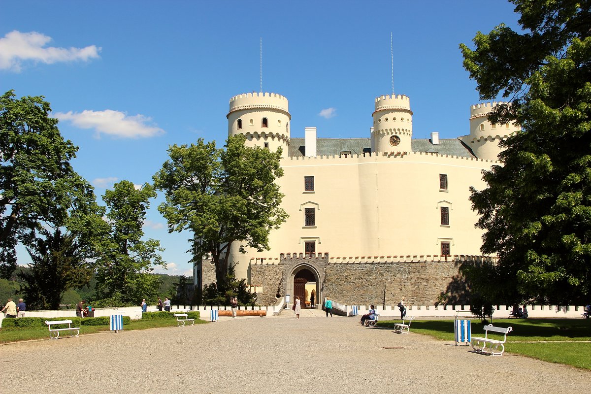 замок Глубока над Влтавой  в Праге - Лана Lana