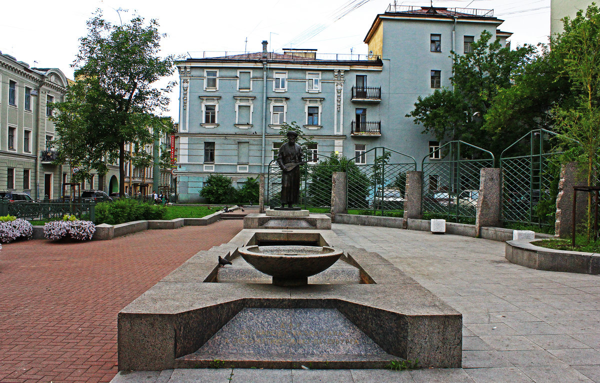 Памятник Джамбулу в одноименном переулке. - Александр Лейкум