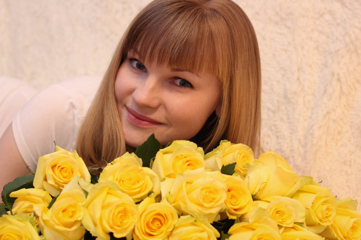 Вечерний сюрприз - в виде желтых роз - Ирина Корчагина