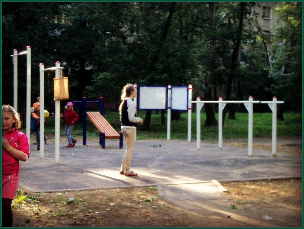 Спортивные площадки в городских дворах. - Ольга Кривых