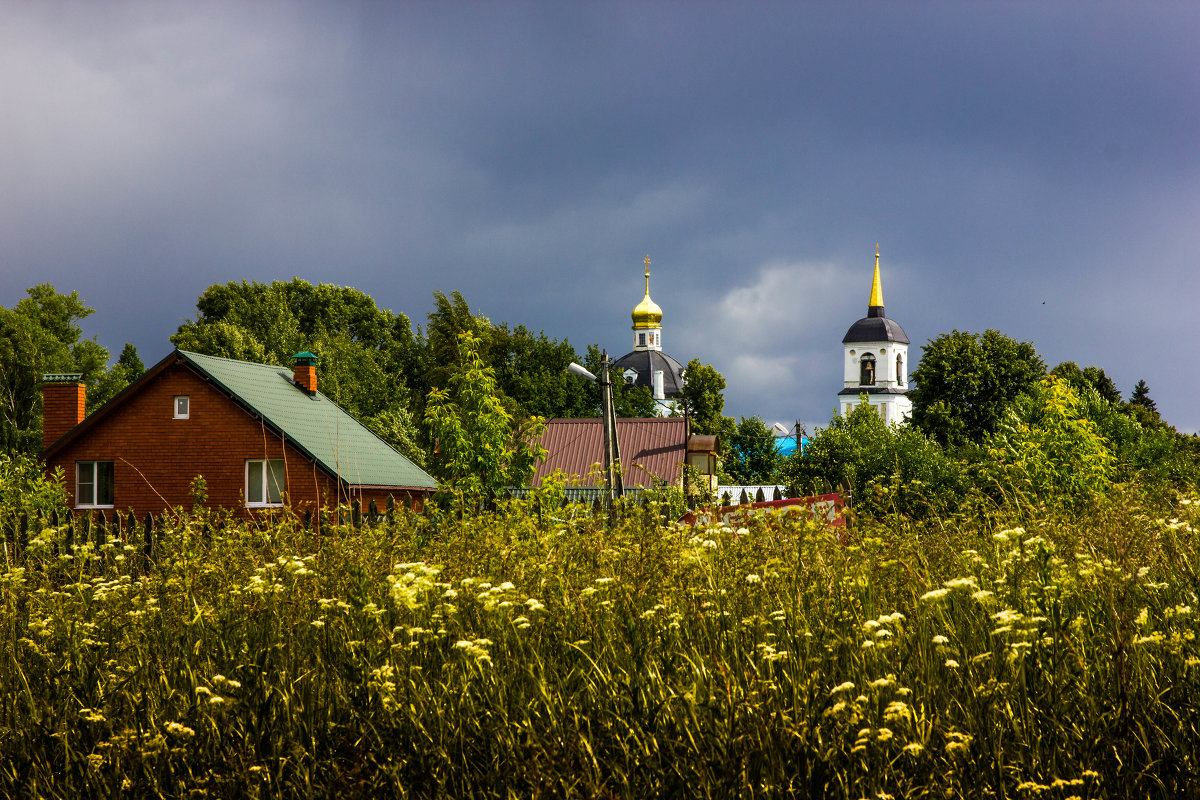 Вид с окраины на храм - Владимир Буравкин