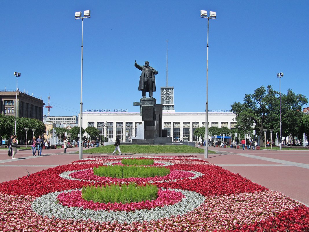 Памятник Ленину перед Финляндским вокзалом. - Ирина 