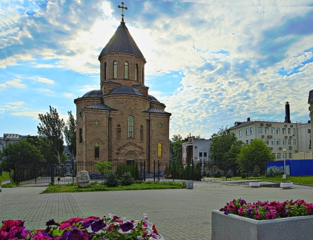 Армянская церковь на пл. Карла Маркса. (первая попытка HDR-фото). - Olga Vorzheva