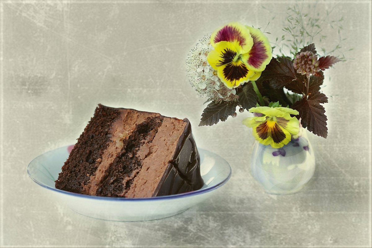 С шоколадным тортиком - Ирина Виниченко