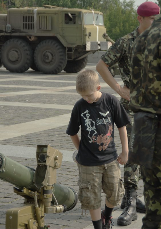 Дети и оружие - Vladymyr Nastevych