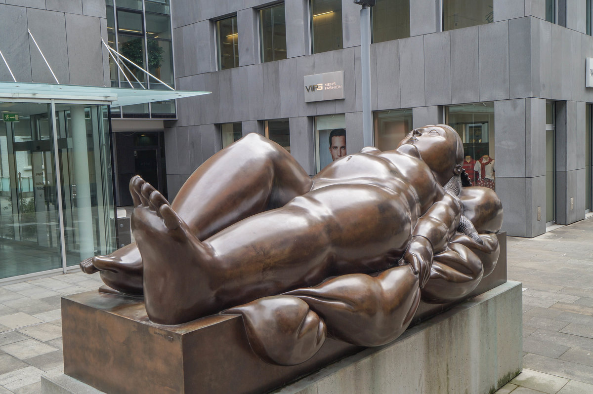 Скульптура «Лежащая женщина» - Сергей Шруба