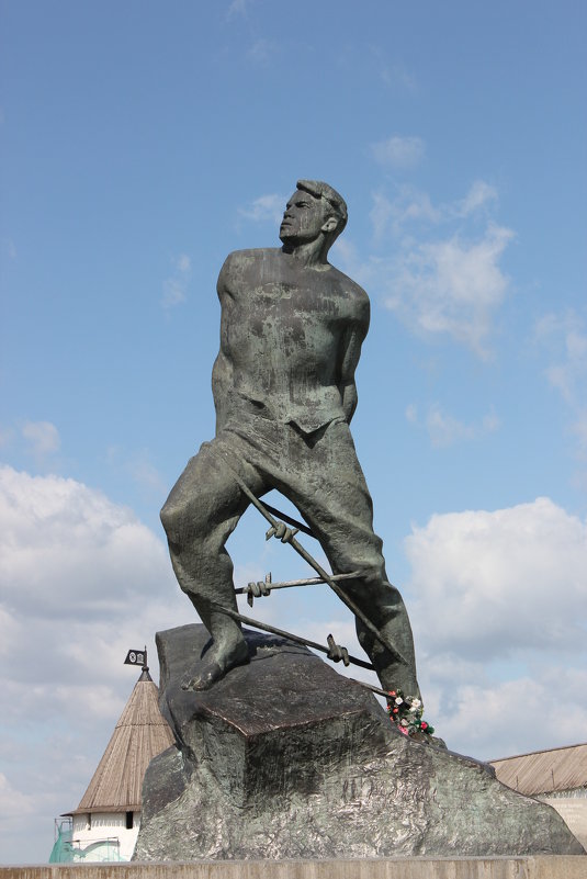 Памятник Мусе Джалилю - Любовь (Or.Lyuba) Орлова