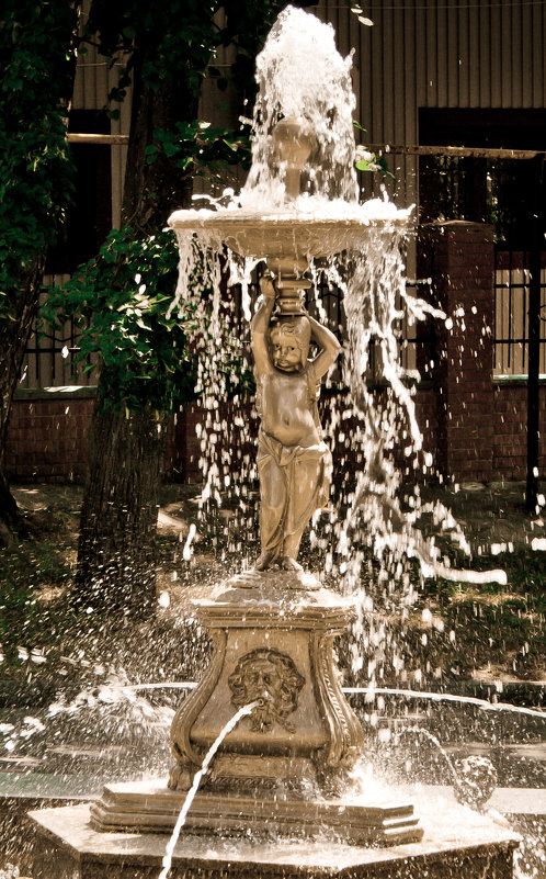 Восстановленный фонтан 19 века - Евгений Анисимов