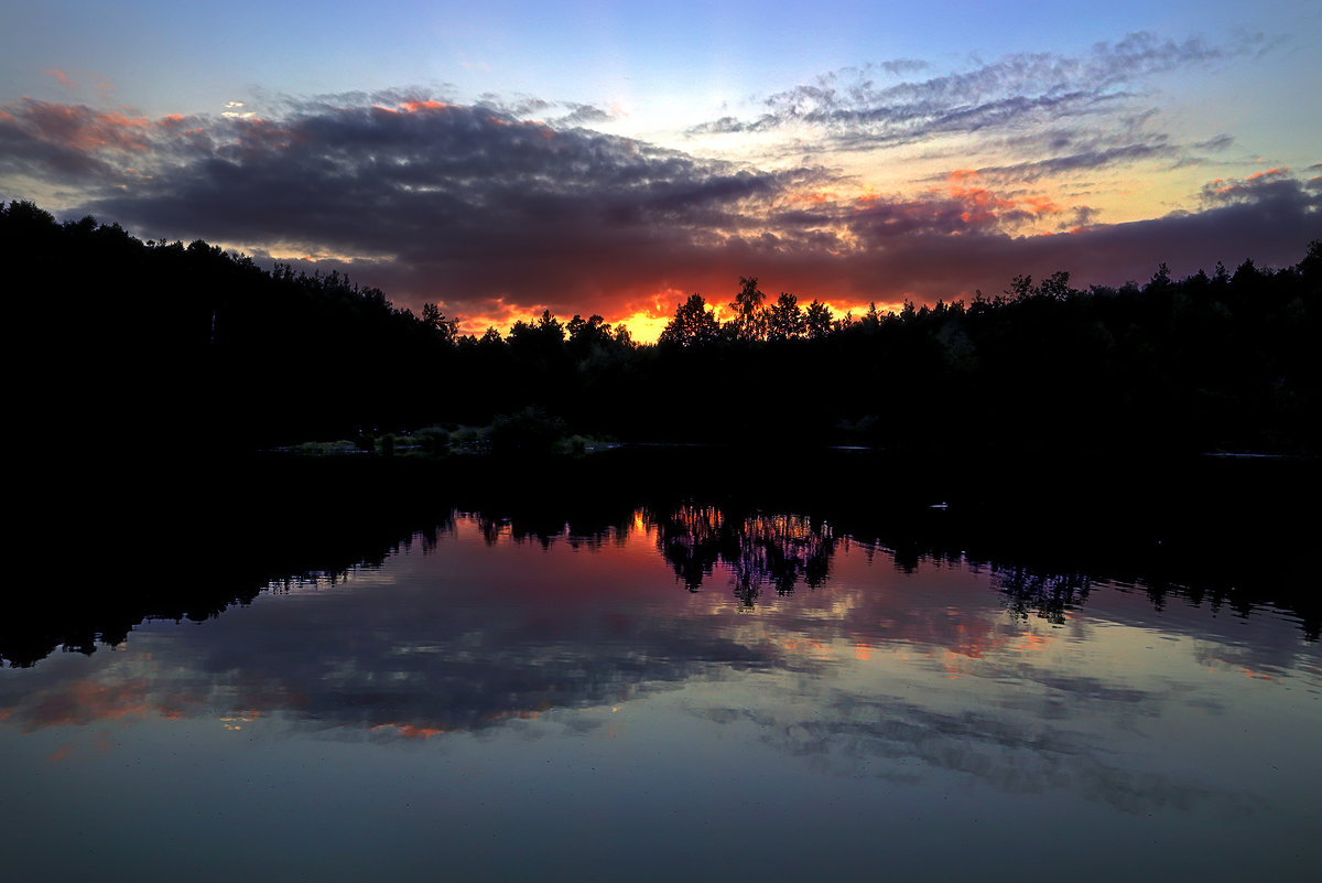 Просто закат на лесном озере... - Андрей Войцехов