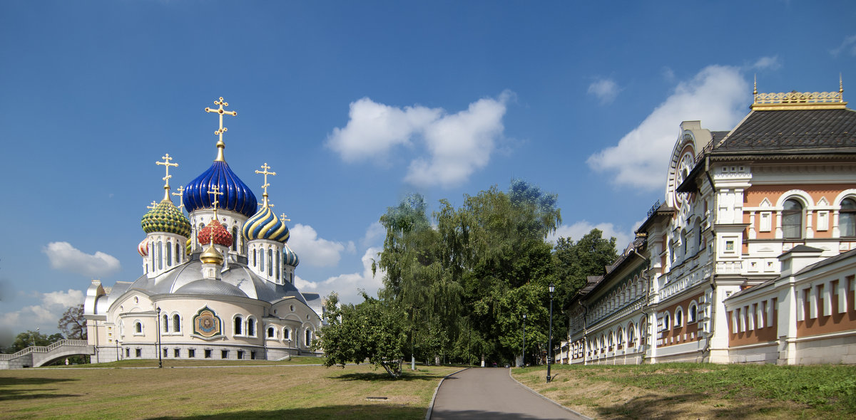 Переделкино.Полдень. 18.июля 2014. Резиденция - Николай 