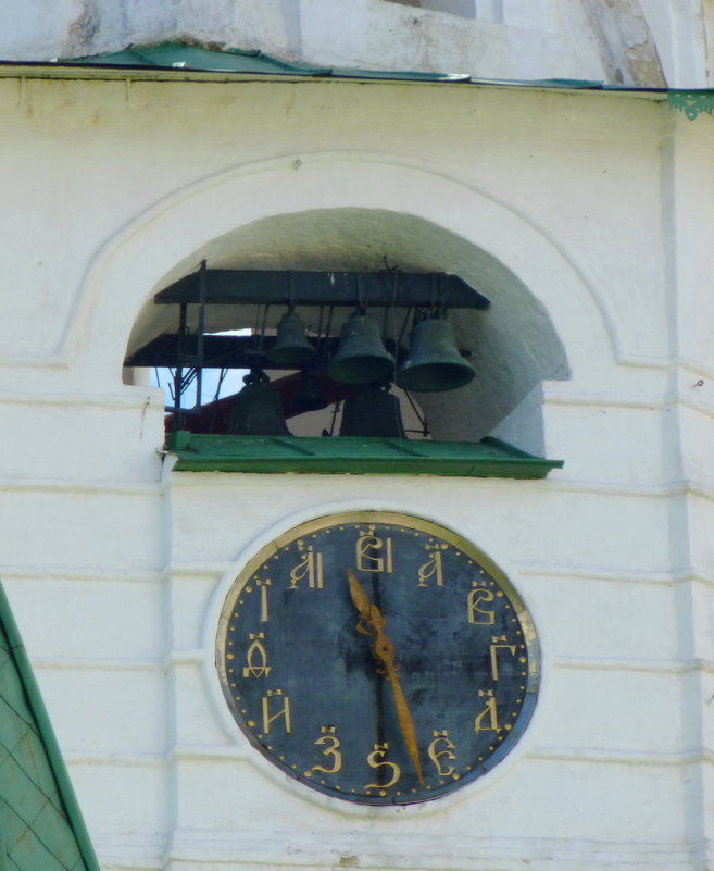 Часы-куранты на кремлевской колокольне Суздаля - Galina Leskova
