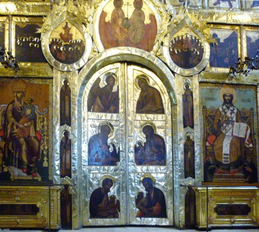 Царские врата в иконостасе собора Рождества Пресвятой Богородицы в городе Суздаль - Galina Leskova