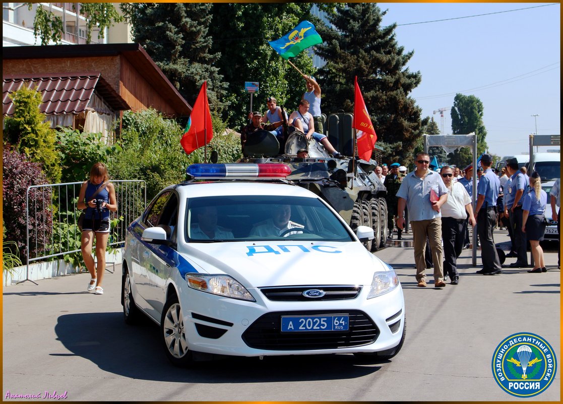 Въезд участников праздника в почётном сопровождении сотрудников ДПС. - Анатолий Ливцов