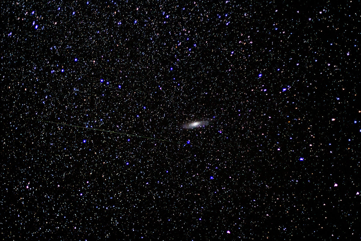 Галактика "Андромеды" и след метеора - ViP_ Photographer