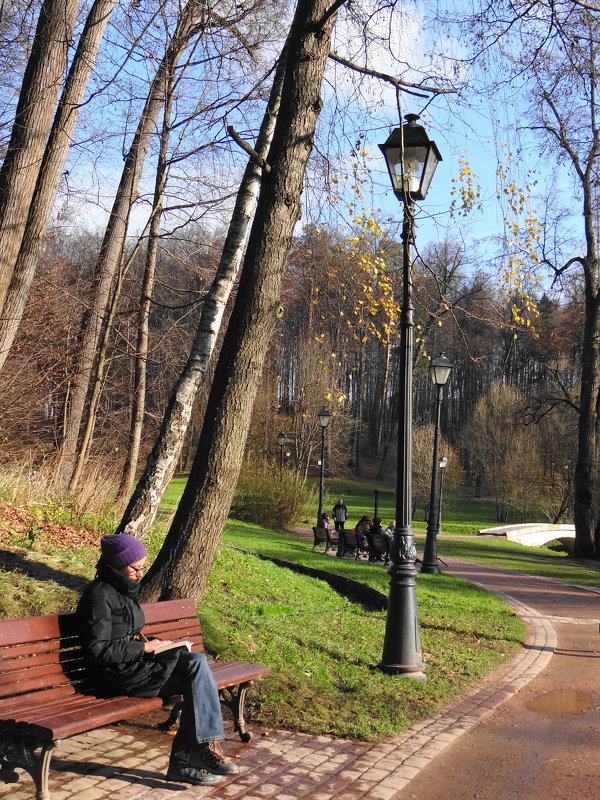 в парке - Валентина. .