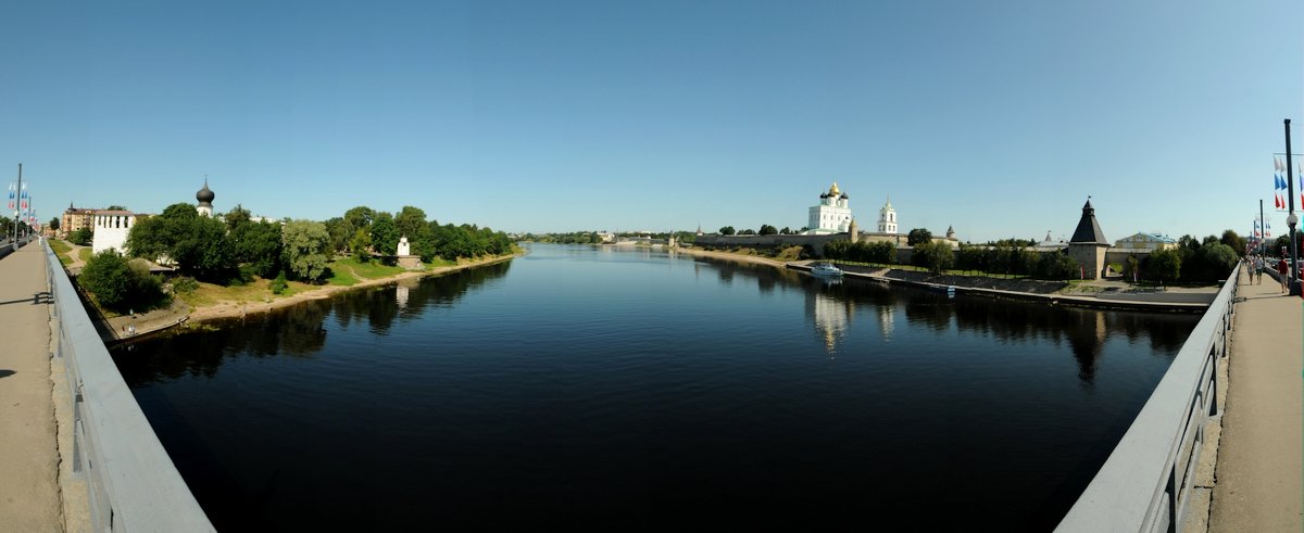 Вид на псковский кремль с моста р.Великая - tipchik 