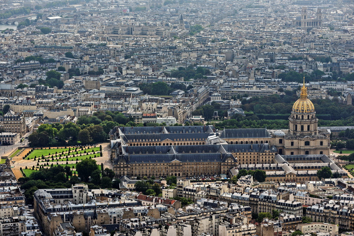 ...и, вот, плевал я с Эйфелевой башни на головы беспечных парижан - Павел Сущёнок