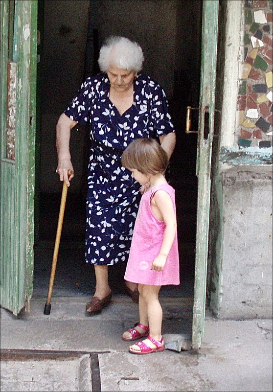 "Бабушка, я тебе помогу!" - Нина Корешкова