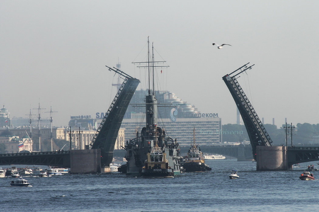 Проходя Дворцовый мост - Вера Моисеева