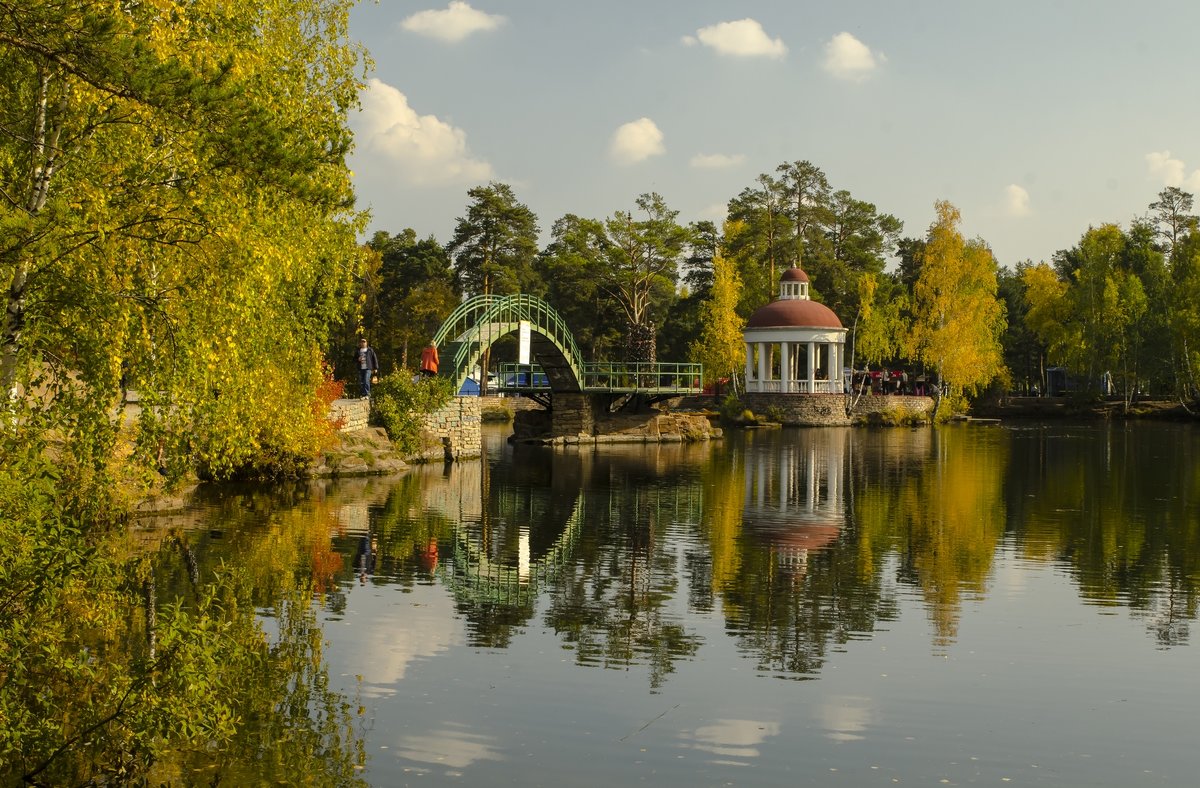 autumn in city park - Dmitry Ozersky