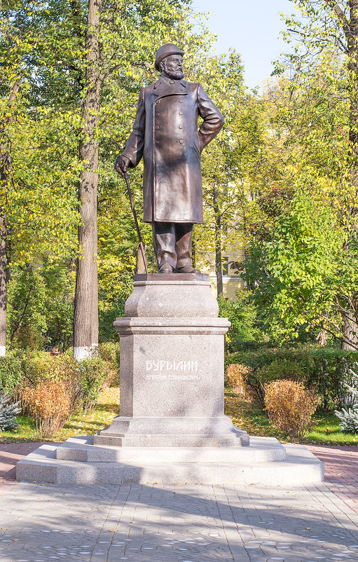 Памятник почетному гражданину города - Елена Панькина