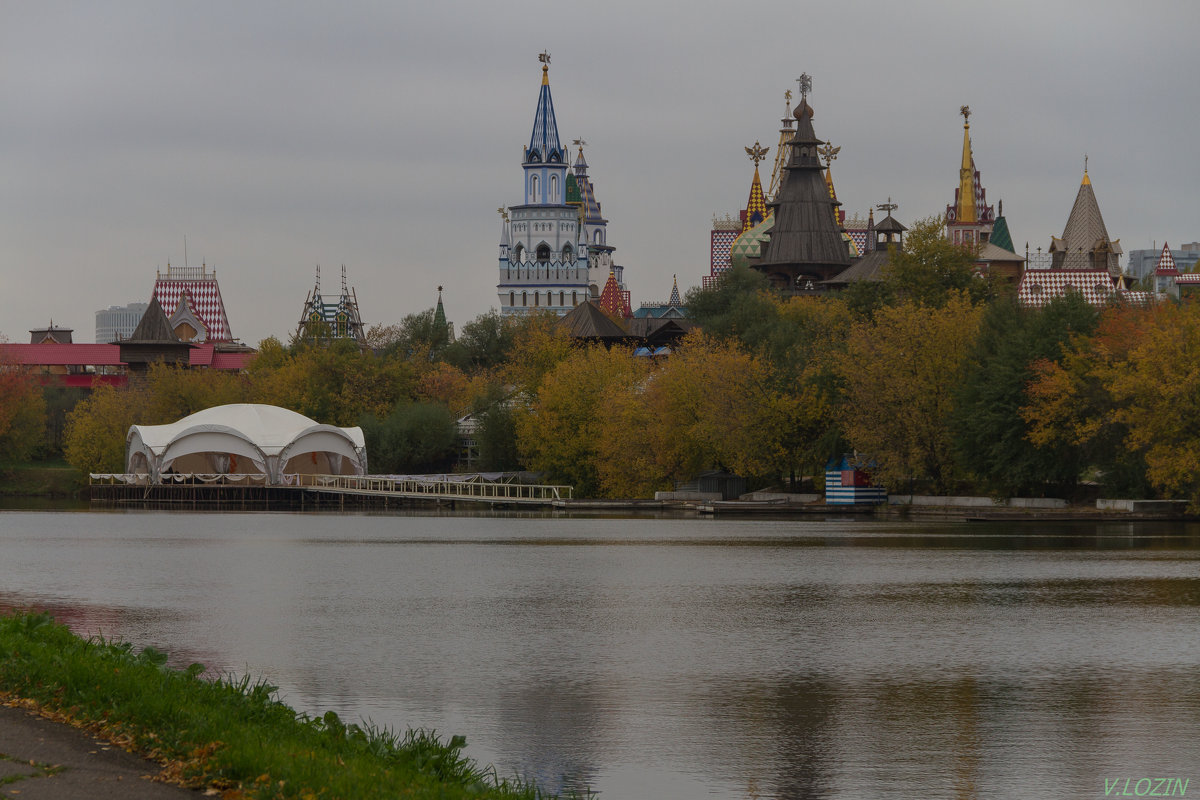 В ПАРКЕ ОСЕНЬЮ - ВЛАДИМИР 