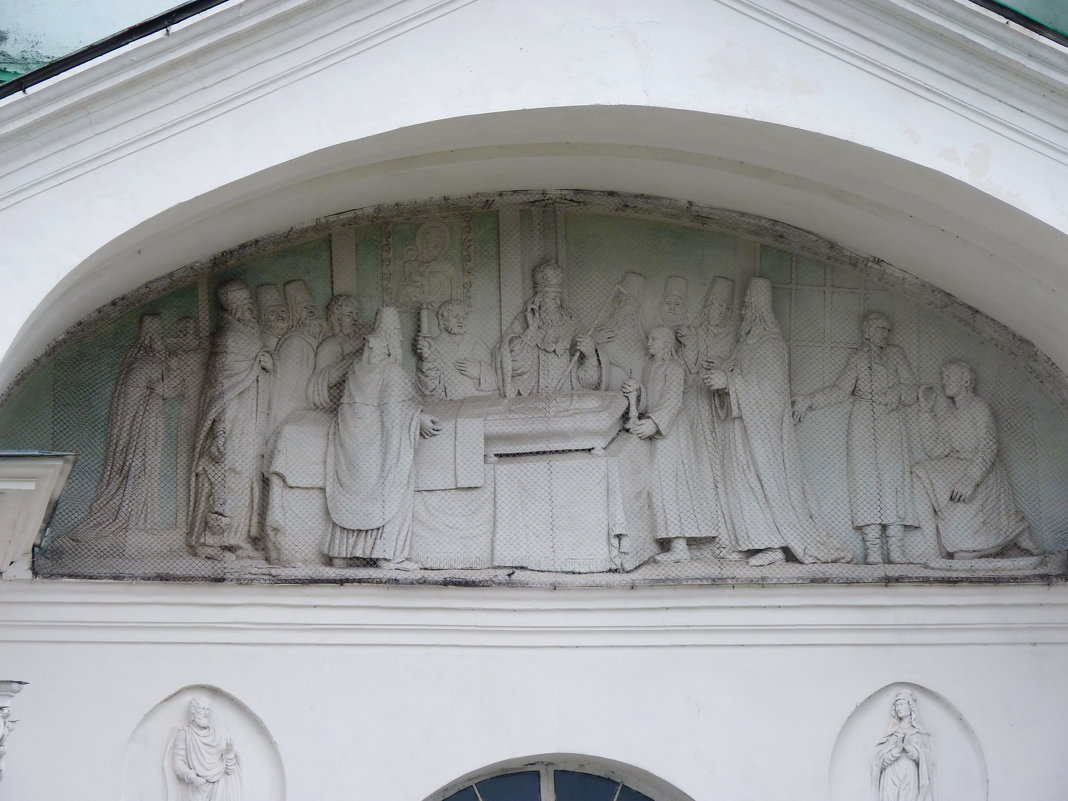 Фронтон северной стороны Димитриевской церкви./фрагмент/ - Galina Leskova