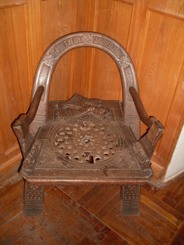 Кресло из музея Рериха. - Ленор Ленорова)))