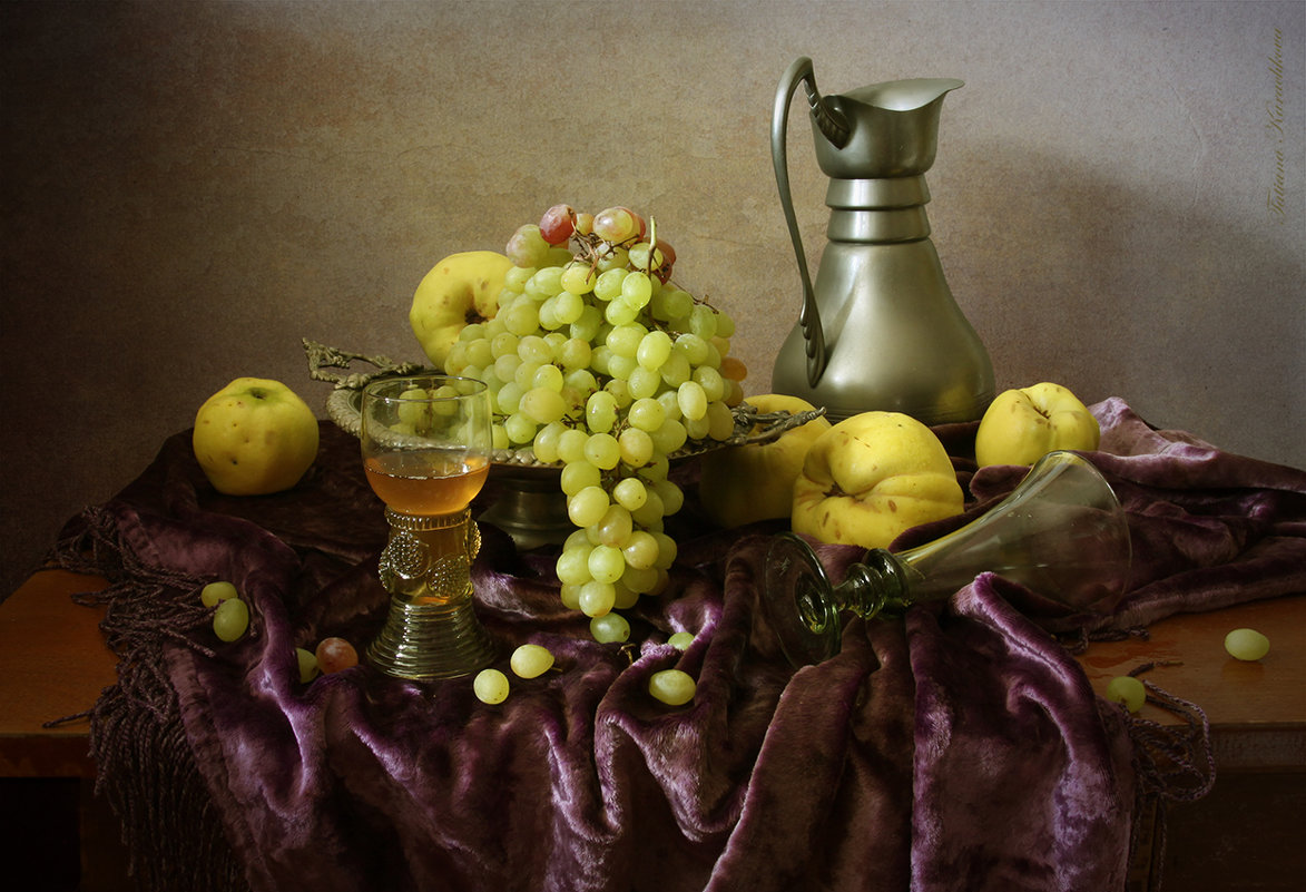 Осенний натюрморт с виноградом - Татьяна Карачкова