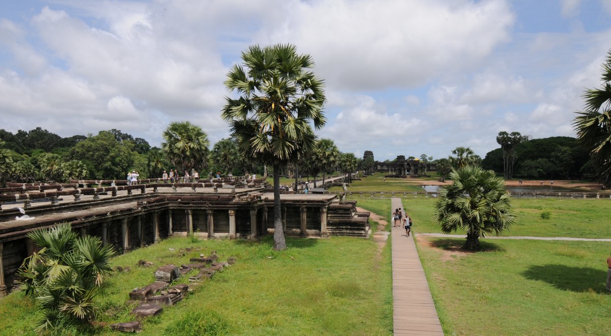 Курс на Ангкор - Владимир Бедак