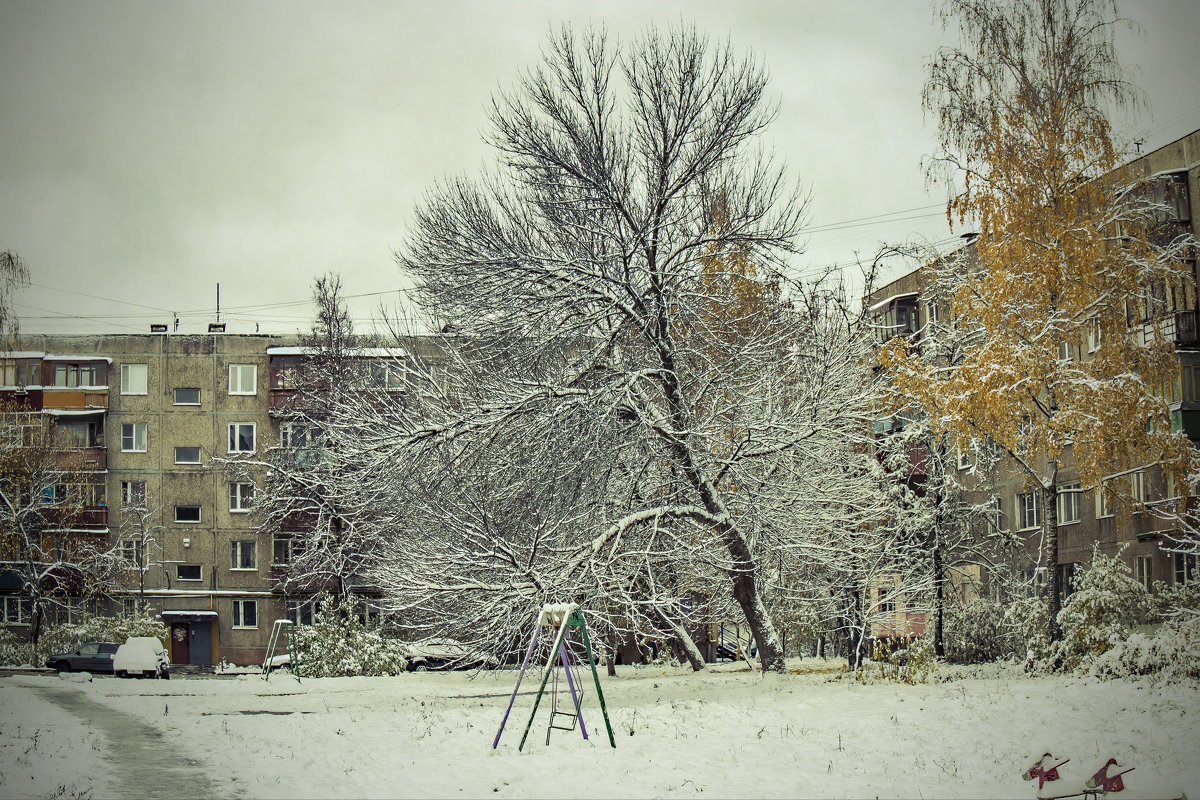 В нашей деревне( н.новгороде) первый снег.... - Александр Зотов