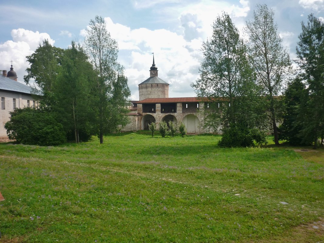 Монастырский двор - Светлана Лысенко