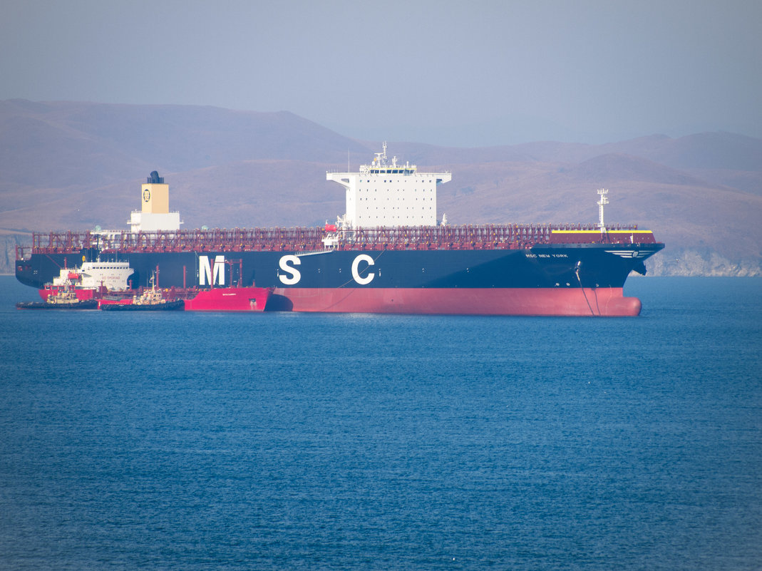 Новейший контейнеровоз "MSC NEW YORK" - Павел Бескороваев
