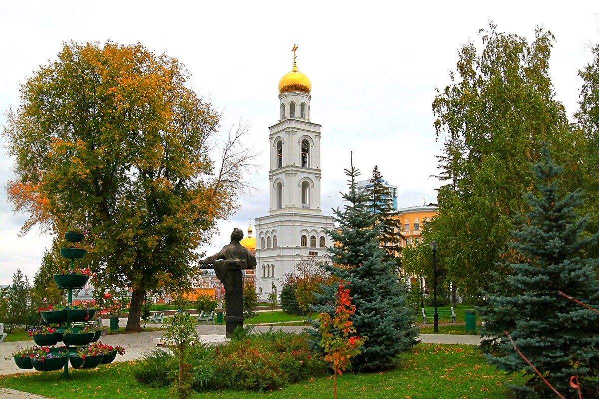 Самара. Сквер за Драмтеатром - Александр Комов